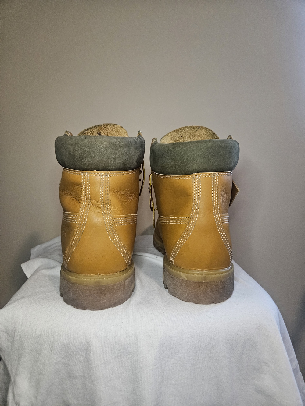 Men's Wheat Work Boots - Rugged Lace-Up Construction - Picture 2 of 4